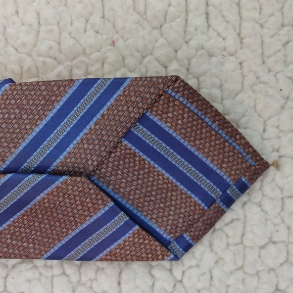 NWT Jos A. Bank Reserve Brown/Blue Silk Stripe Tie - Picture 9 of 10